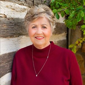 Meet your Posher, Julie